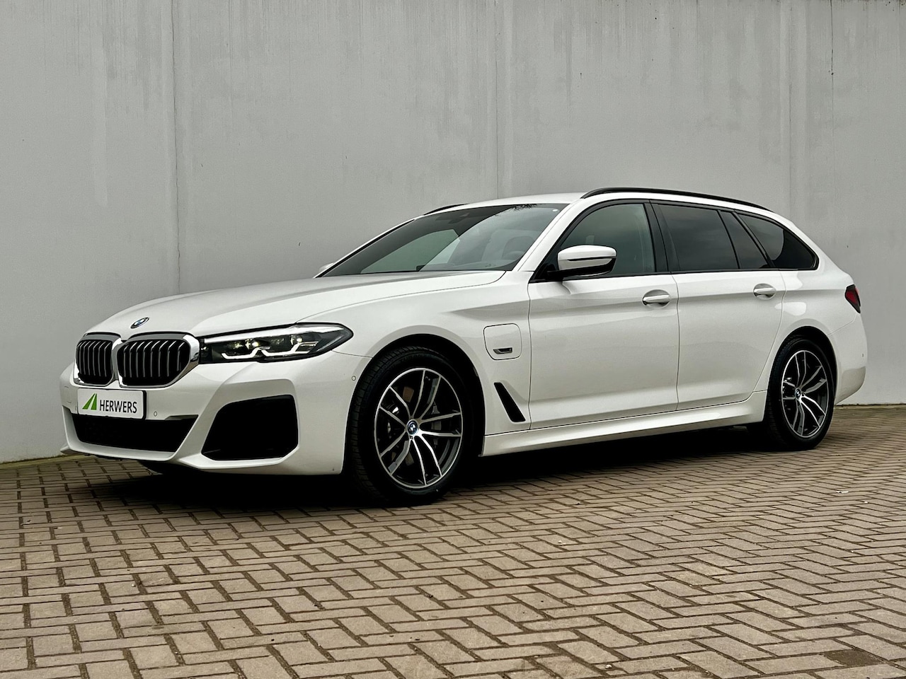 BMW 5-serie Touring - 530e Business Edition Plus / Dealer onderhouden /M Sport onderstel / Trekgewicht 1.700 kg - AutoWereld.nl