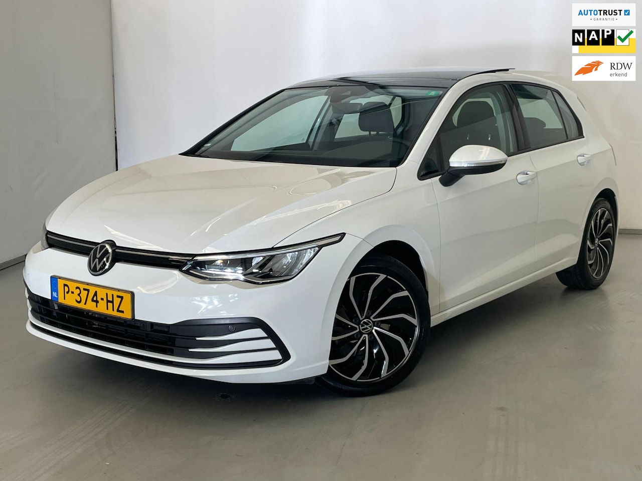 Volkswagen Golf - 1.5 TSI / Pano / BTW / CarPlay / Stoelverwarming - AutoWereld.nl