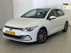 Volkswagen Golf - 1.5 TSI / Pano / BTW / CarPlay / Stoelverwarming