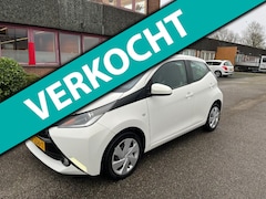 Toyota Aygo - 1.0 VVT-i x-play Airco Camera Boekjes N.A.P