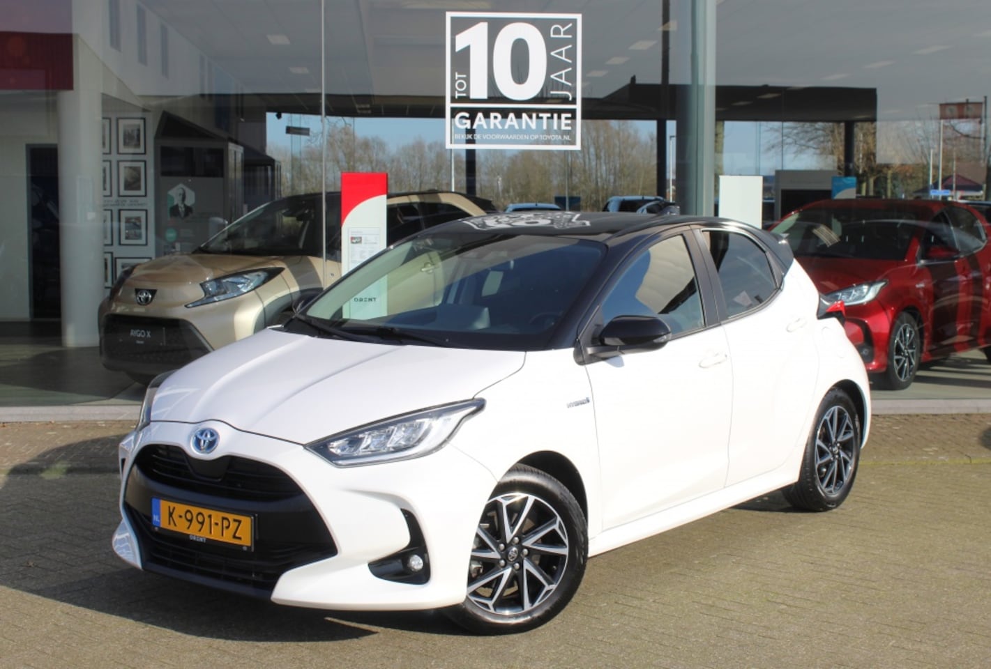 Toyota Yaris - 1.5 Hybrid Dynamic Bi-Tone | NL Auto | Keyless Entry & Start | - AutoWereld.nl