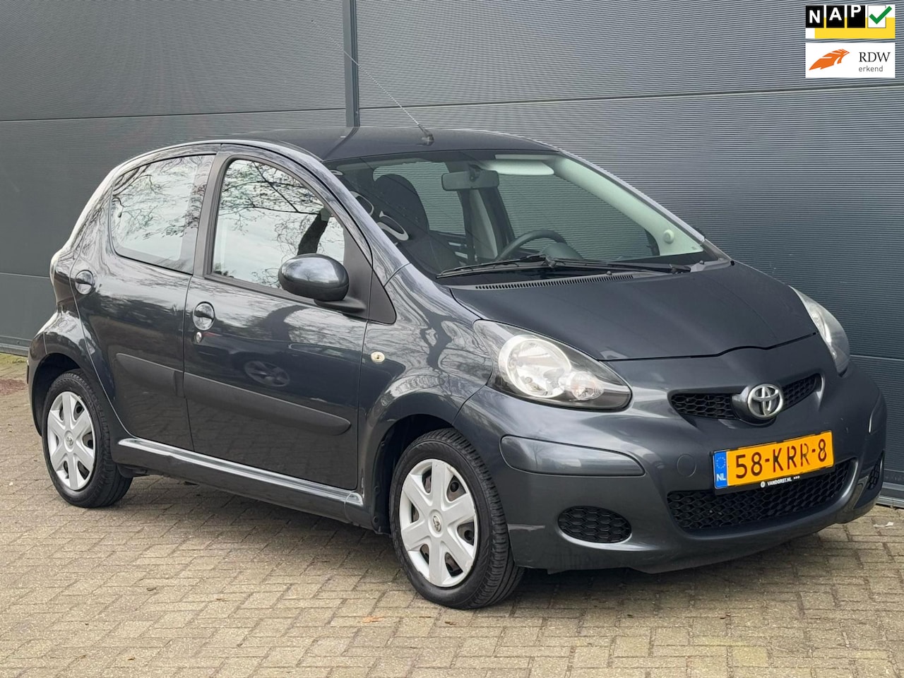 Toyota Aygo - 1.0-12V AUTOMAAT AIRCO 5DRS NAP BOEKJES 2DE EIGENAAR ELECT.RAMEN - AutoWereld.nl