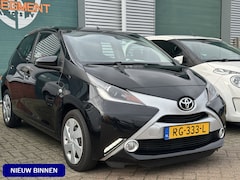 Toyota Aygo - 1.0 VVT-i x-play / Carplay / Camera / Nap / Airco / 5-drs