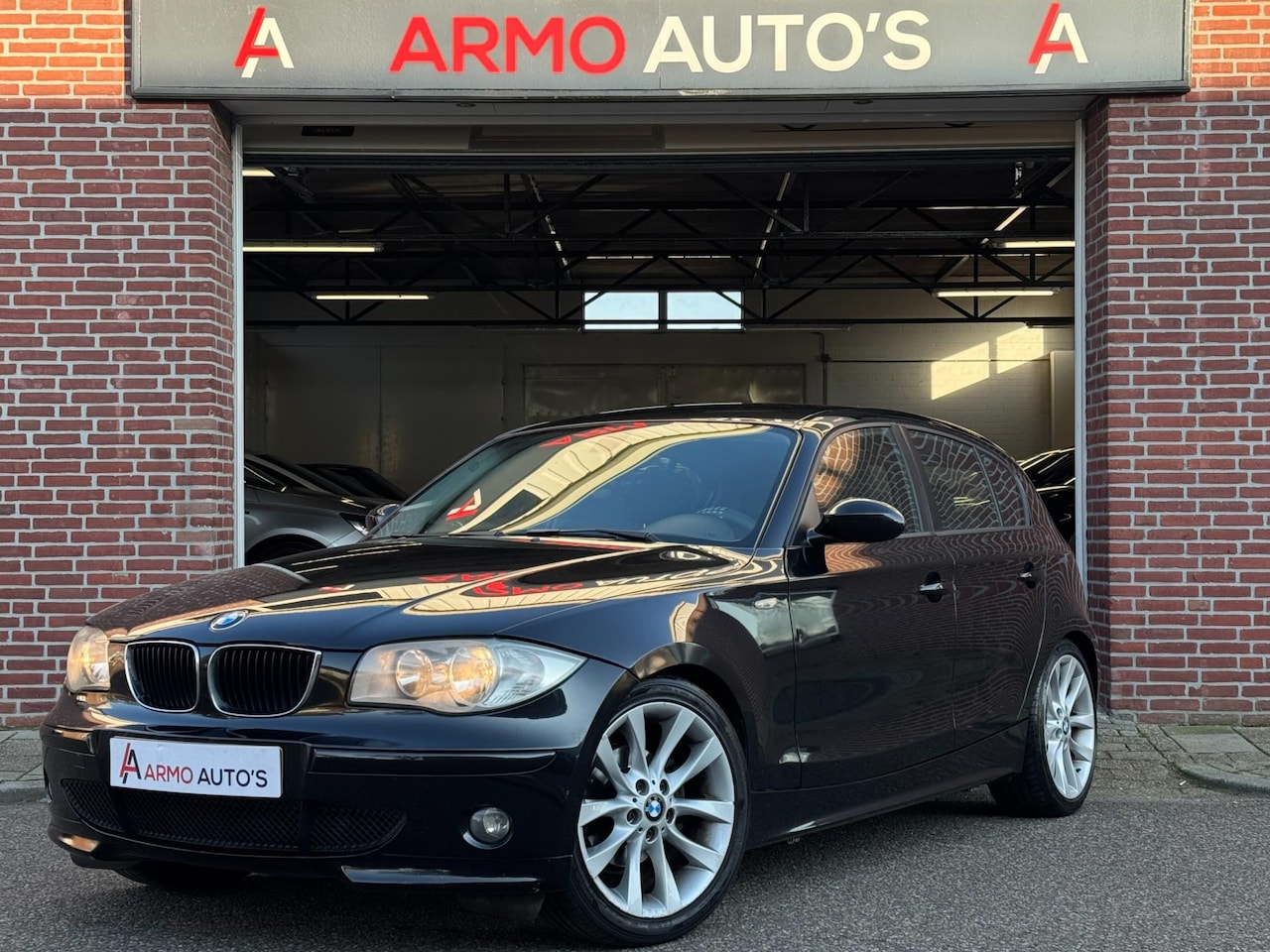 BMW 1-serie - 118i High Executive | Airco | Automaat | Rijklaar - AutoWereld.nl