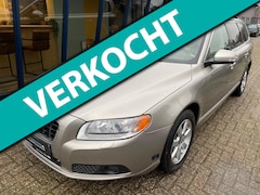 Volvo V70 - 2.5FT Momentum Automaat 230PK LEER / XENON / 1E EIGENAAR