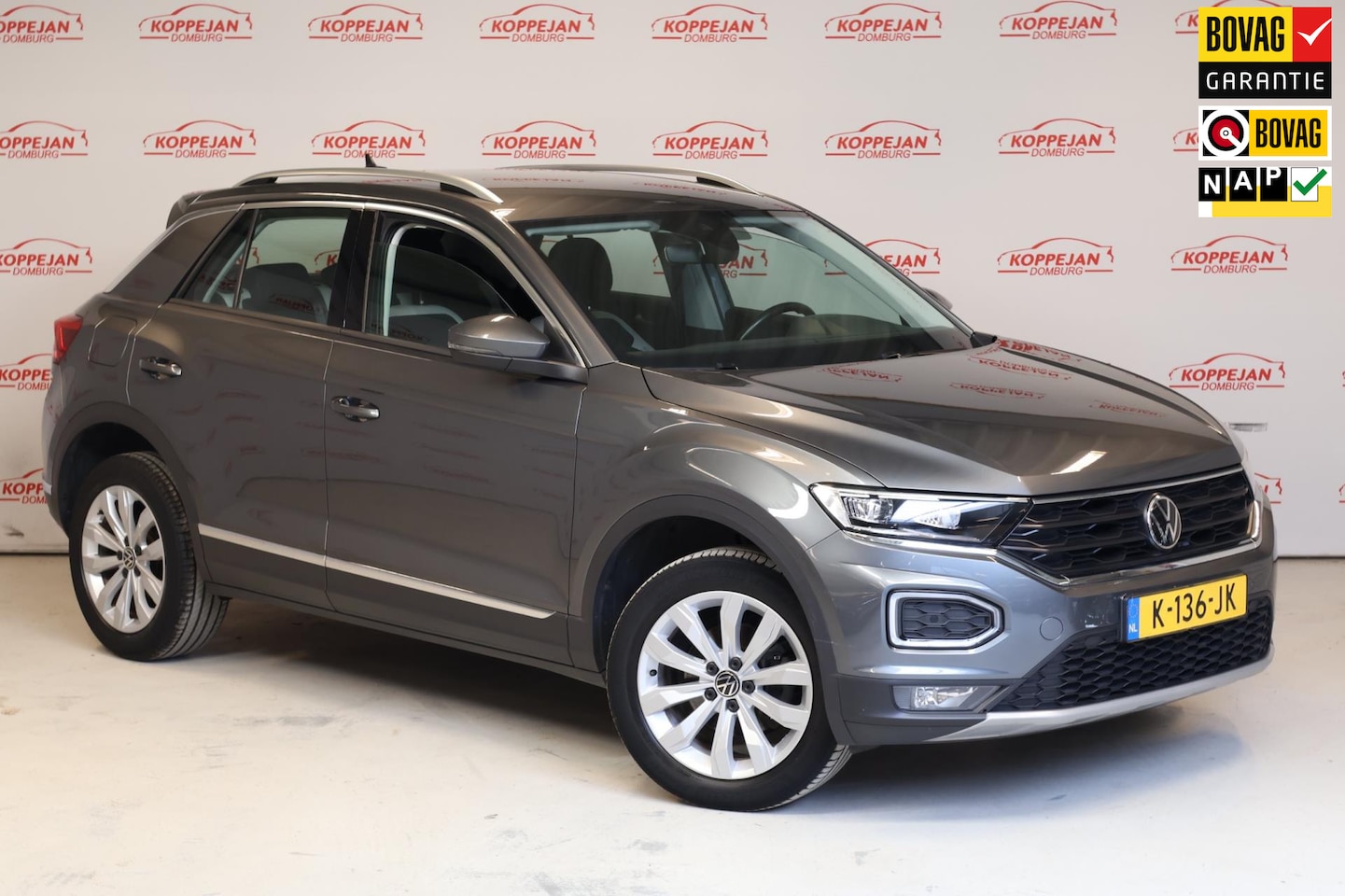 Volkswagen T-Roc - 1.5 TSI Sport NL auto, ACC, LED, Stoelverw, - AutoWereld.nl