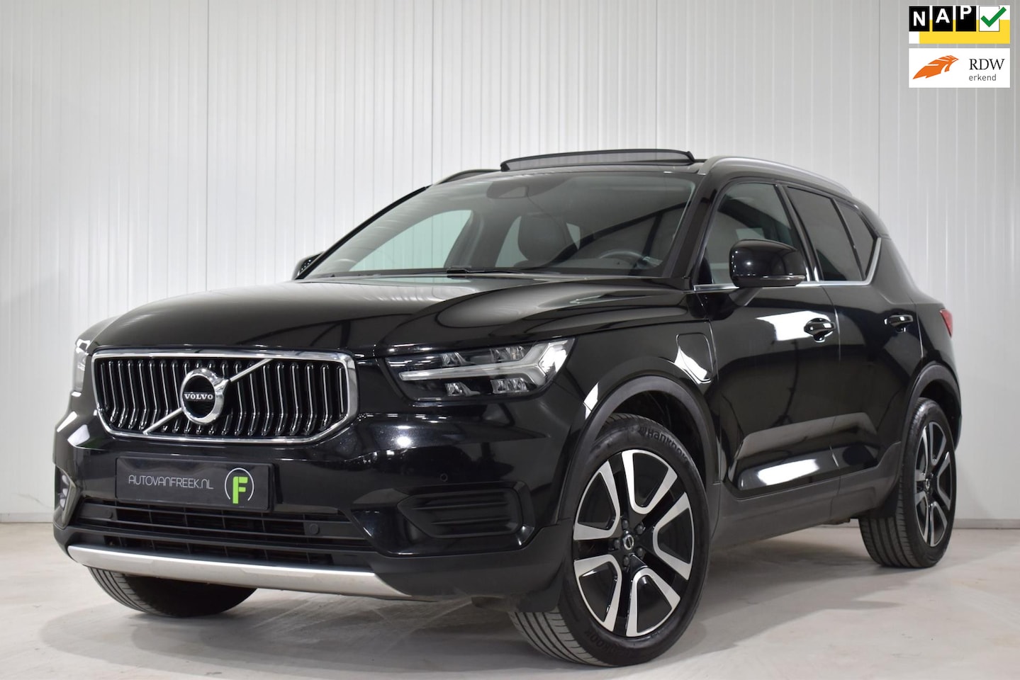 Volvo XC40 - 1.5 T5 Recharge Inscription | PANO | TREKHAAK | CAMERA | 1E EIG | DEALER | LEDER - AutoWereld.nl