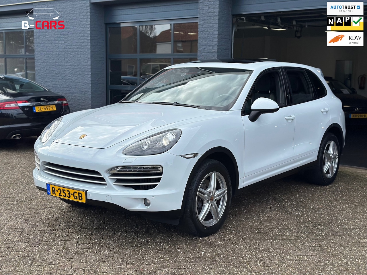 Porsche Cayenne - 3.0 D Platinum LEER|PANO|NAVI|FACELIFT|STOELVW|NAP| - AutoWereld.nl