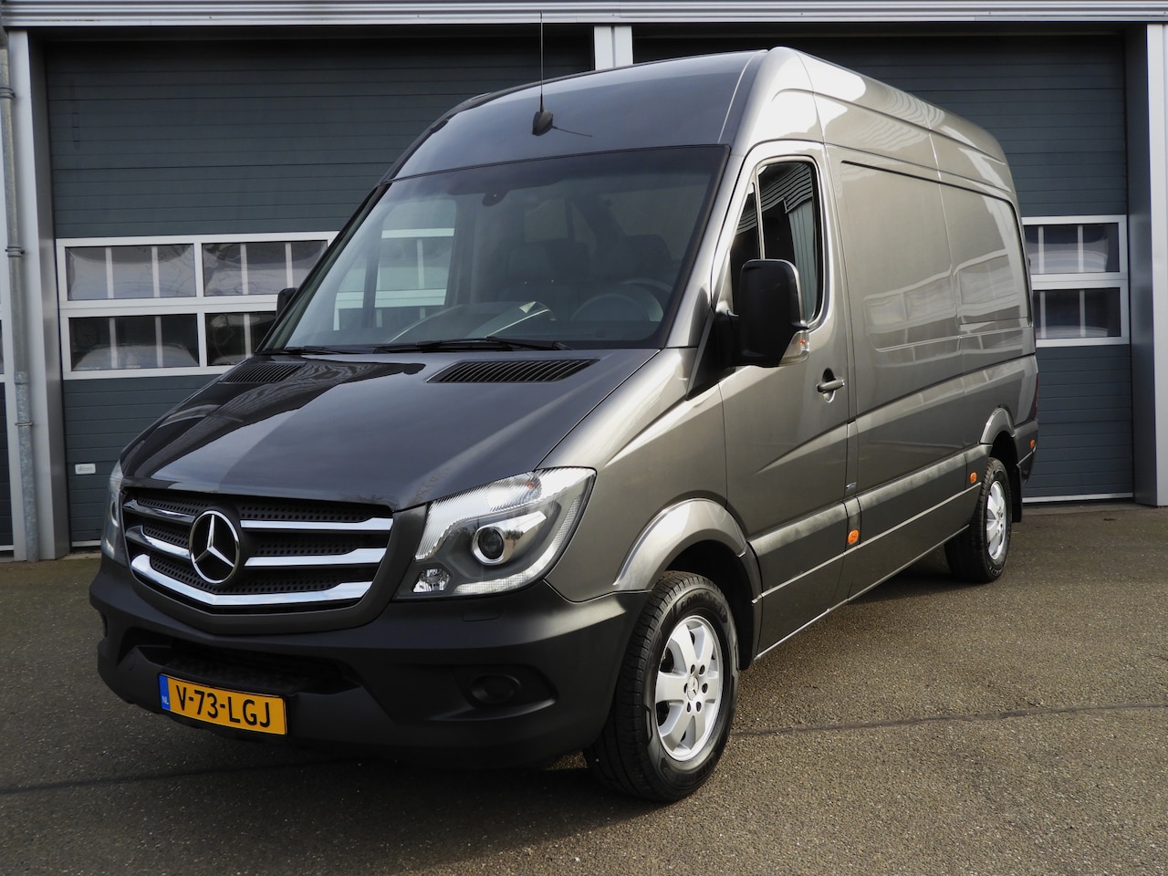 Mercedes-Benz Sprinter - 319 3.0 CDI L2H2 AUT V6 190PK | AIRCO | XENON | NAV | CAMERA - AutoWereld.nl