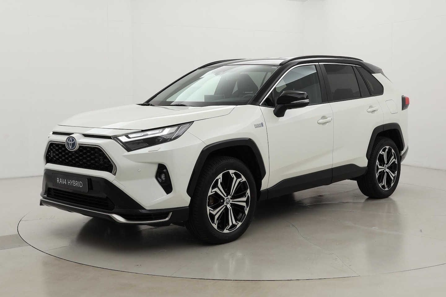 Toyota RAV4 - 2.5 Plug-in Hybrid AWD Bi-Tone Plus | Trekhaak | Navigatie | Leder | 19 inch | Dodehoek de - AutoWereld.nl