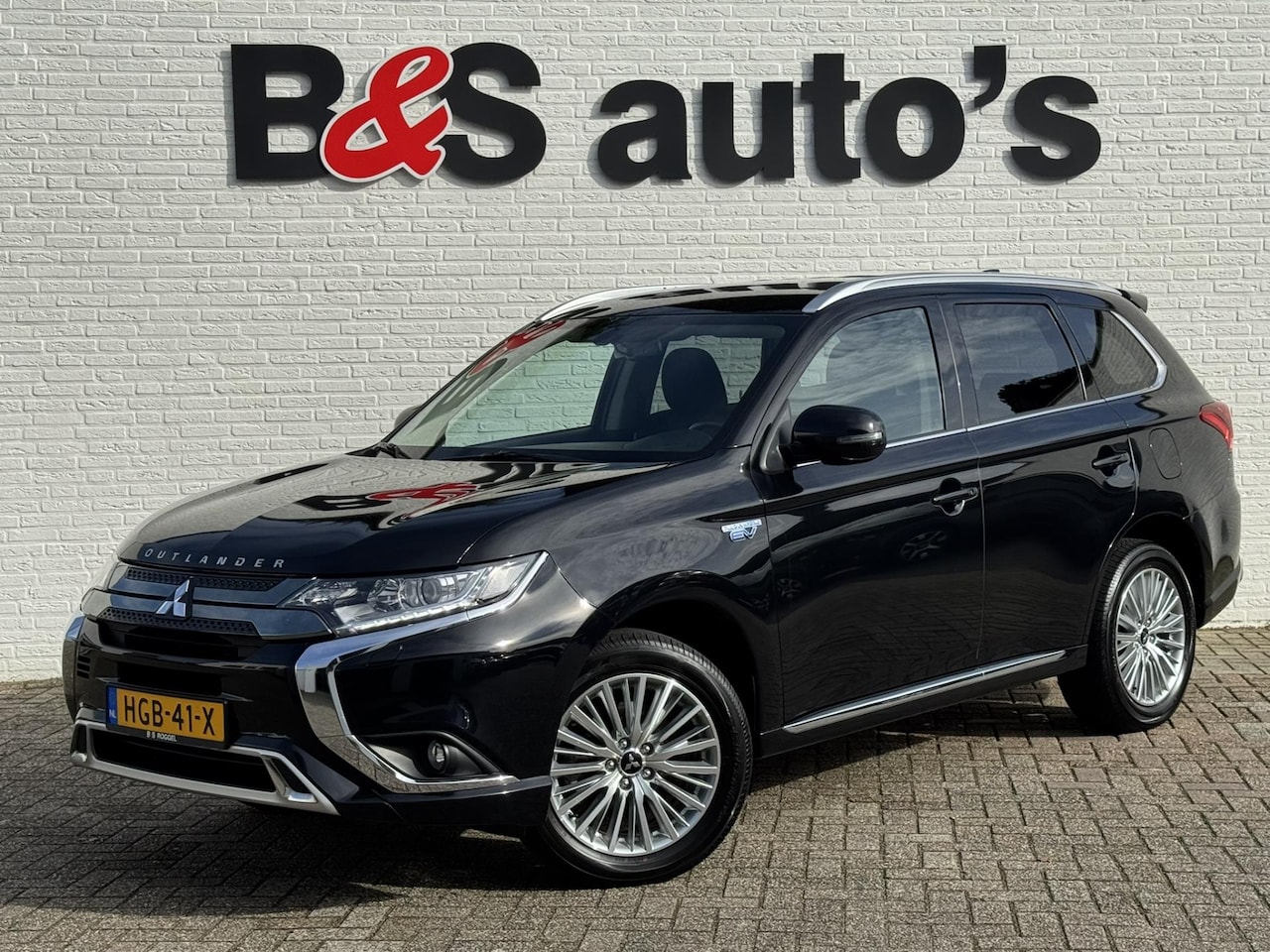 Mitsubishi Outlander - 2.4 PHEV Intense Apple/Android Carplay LED koplampen Cruise control Climate control - AutoWereld.nl