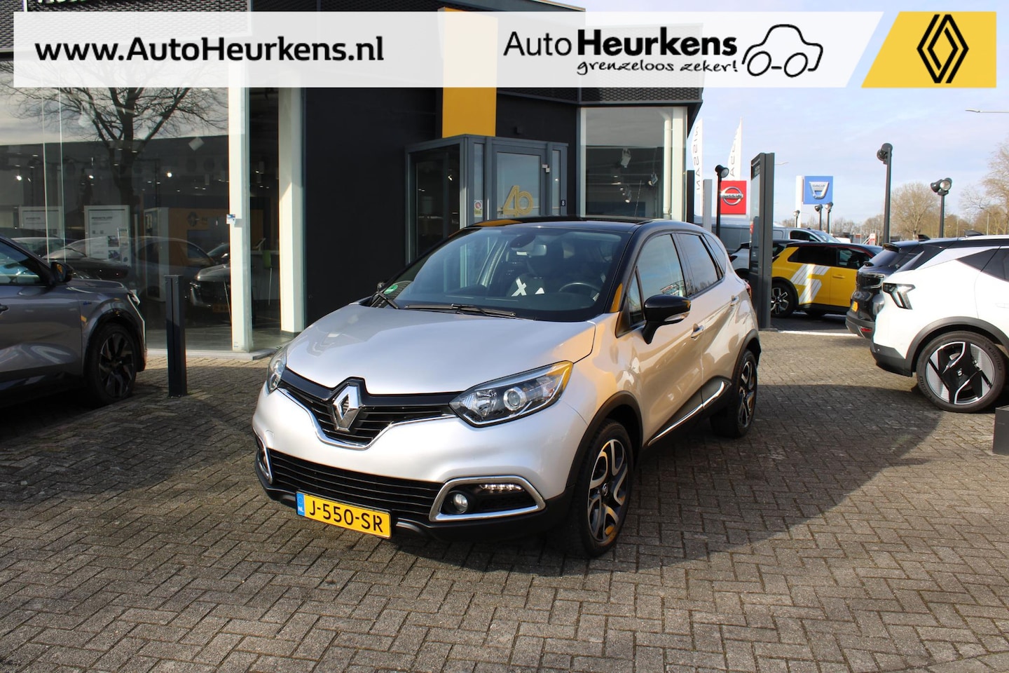 Renault Captur - 0.9 TCe Dynamique l DAB l NAVI l TWO-TONE - AutoWereld.nl