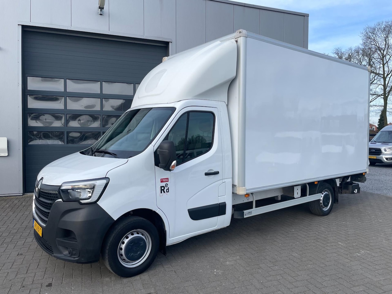 Renault Master - T35 2.3 dCi 145PK Bakwagen met laadklep | Airco | Cruise - AutoWereld.nl