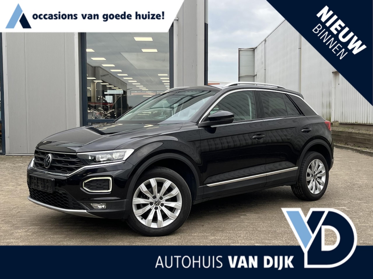 Volkswagen T-Roc - 1.5 TSI Sport | Navi/Automaat/Stuur+Stoelverwarming/17"/Adapt.Cruise/Clima/Apple CarPlay-A - AutoWereld.nl