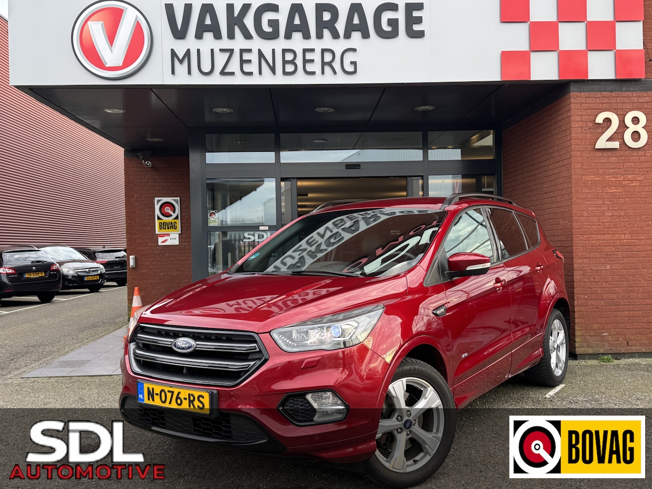 Ford Kuga - 1.5 EcoBoost ST Line AWD // NAVI // CAMERA // CLIMA // TREKHAAK // CRUISE // - AutoWereld.nl