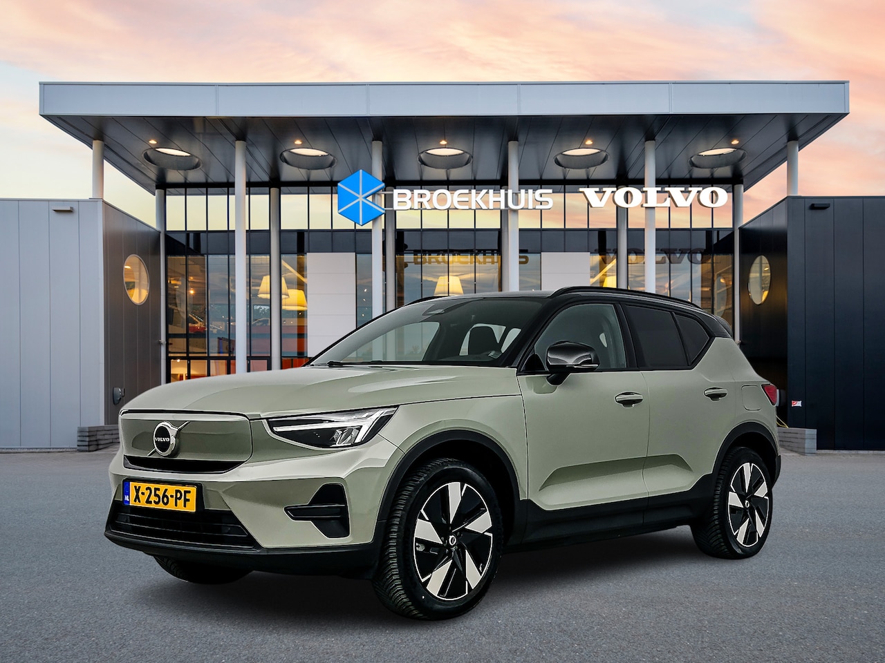 Volvo XC40 - Single Motor Core 69 kWh | Sage Green | Allseason banden | Getint glas | Keyless | Elektr. - AutoWereld.nl