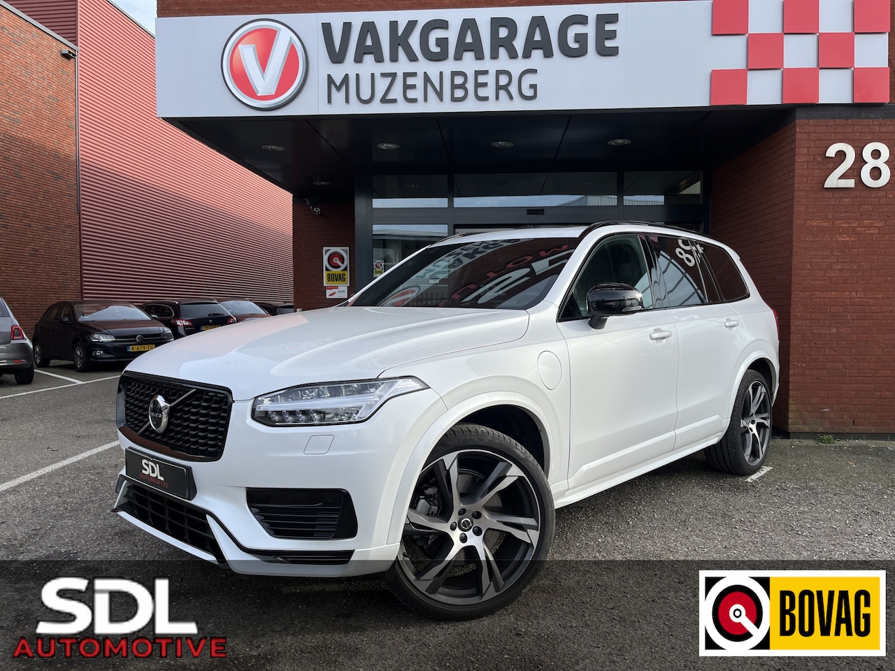 Volvo XC90 - 2.0 T8 Recharge AWD R-Design 7P // LEDER-ALCANTARA // 360 CAMERA // FULL LED // SCHUIF-KAN - AutoWereld.nl