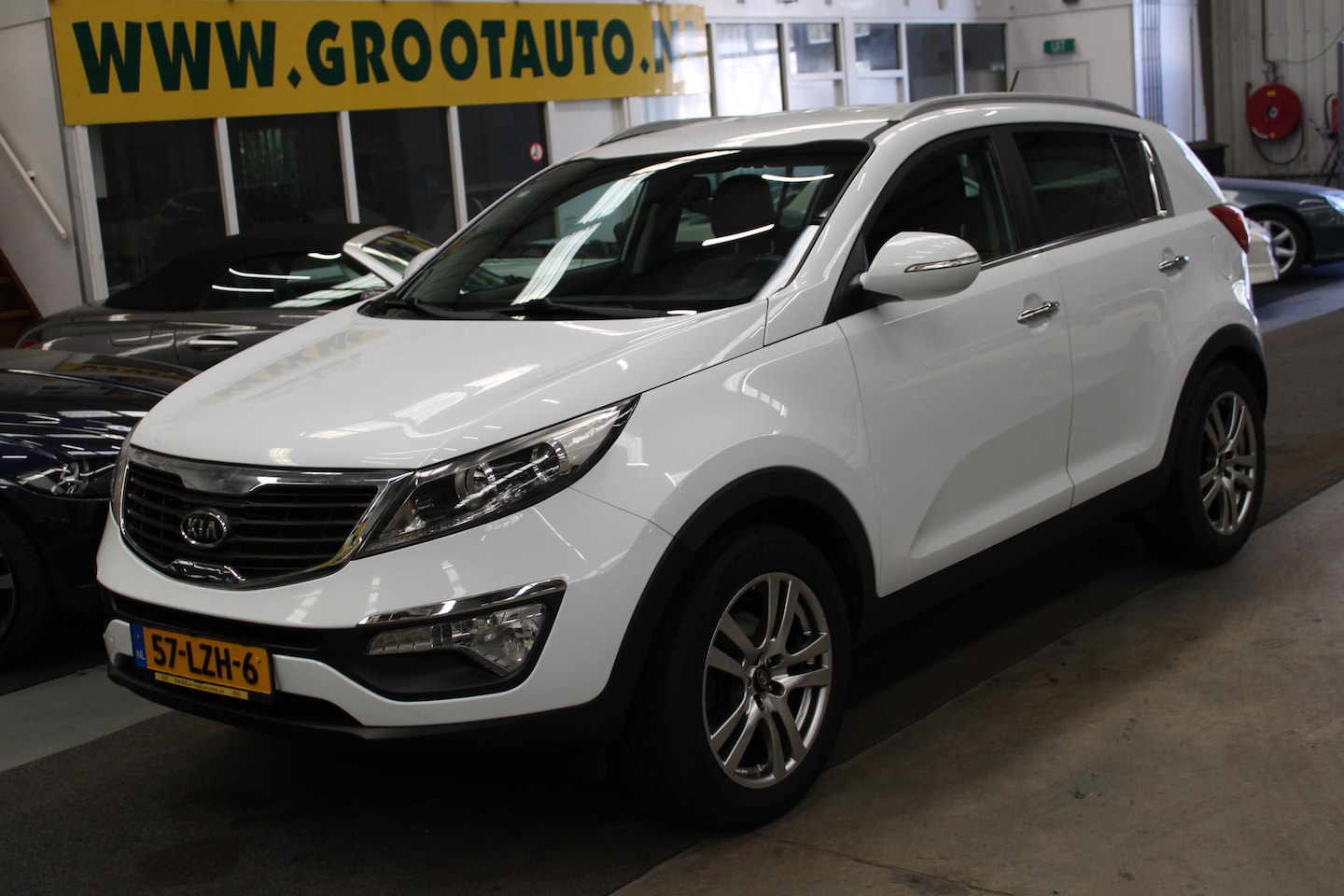 Kia Sportage - 2.0 X-ecutive Plus Pack Airco, Cruise control, Trekhaak - AutoWereld.nl