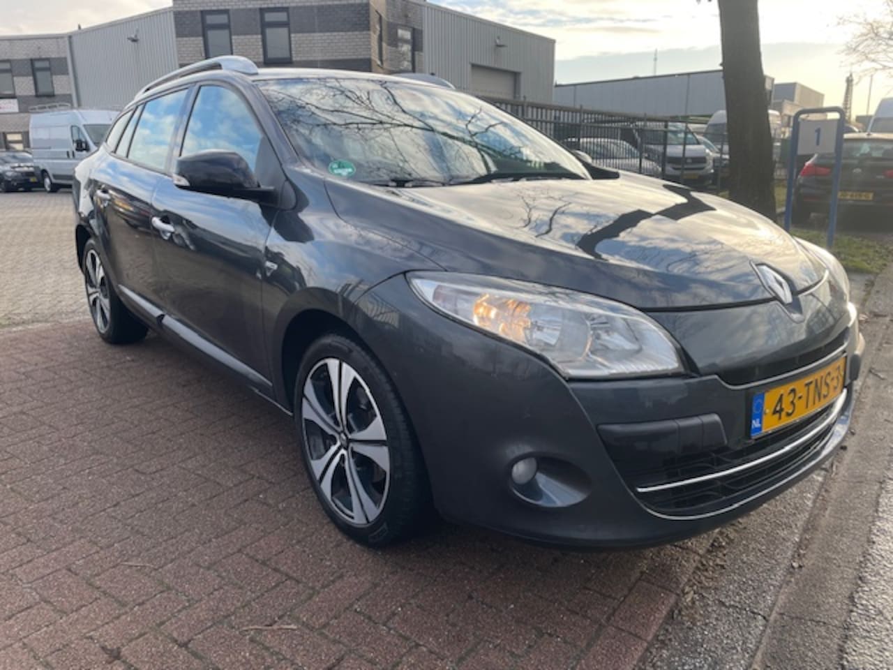 Renault Mégane Estate - 1.5 DCi Bose Automaat Airco/ECC,Navigatie EXPORT PRIJS - AutoWereld.nl