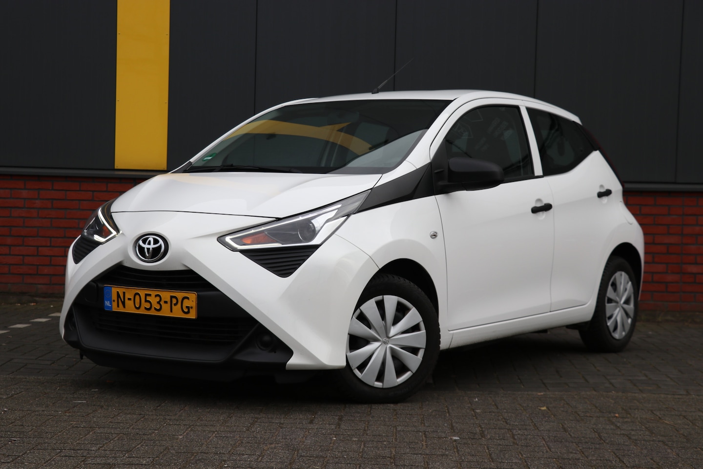 Toyota Aygo - 1.0 VVT-i x-fun | NAP | Apple carplay | Airco - AutoWereld.nl