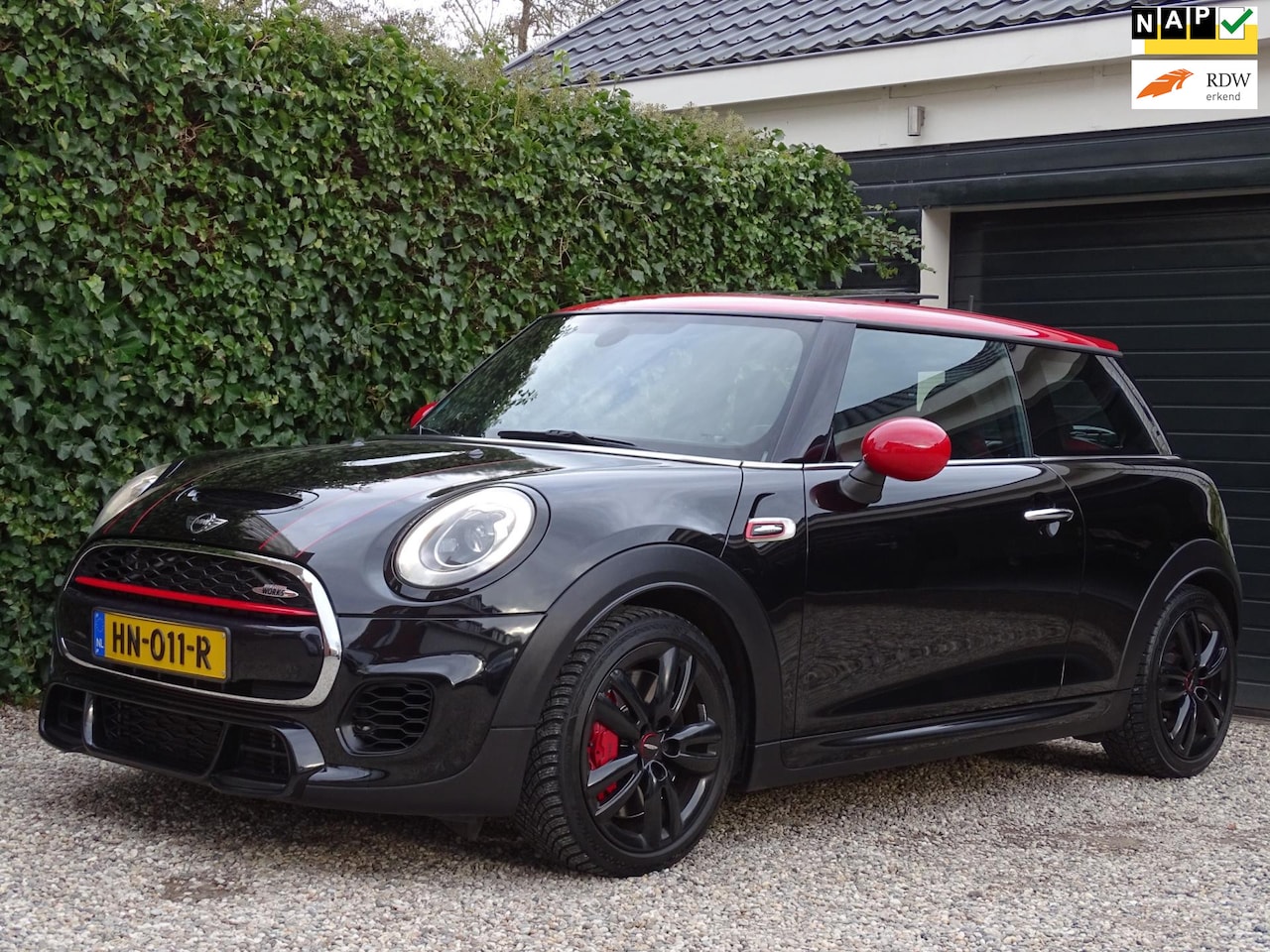 MINI John Cooper Works - Mini 2.0 | 1e eigenaar | Dealeronderhouden | JCW pro uitlaat - AutoWereld.nl