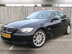 BMW 3-serie - 325i Dynamic Executive AUTOMAAT 218 PK en APK tot 22-10-2025. Benzine * Leder * Navigatieb