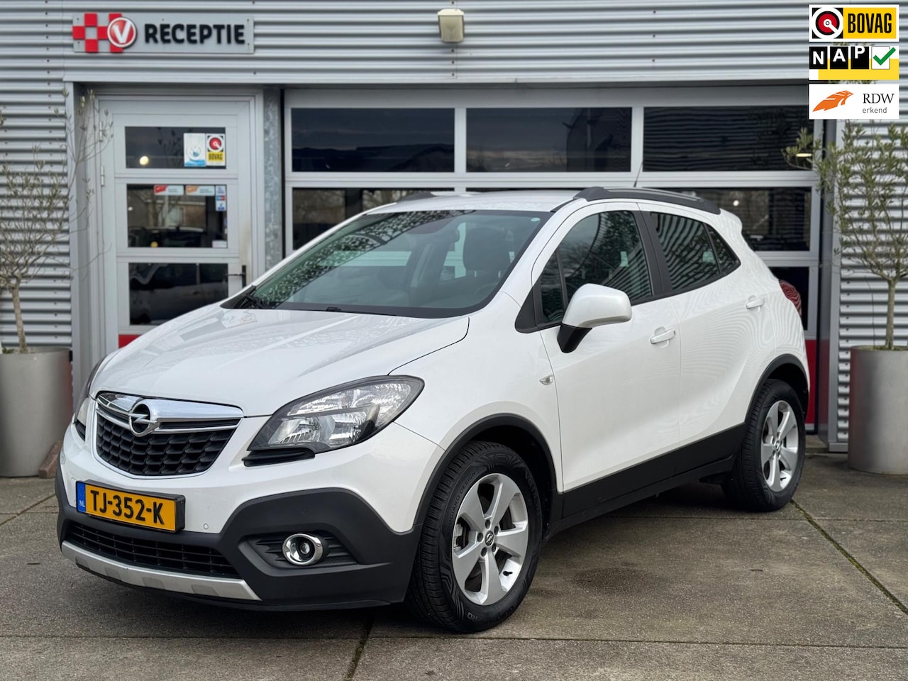 Opel Mokka - 1.6 Selection Navi / Cruise / Pdc / Trekhaak / Nette auto - AutoWereld.nl