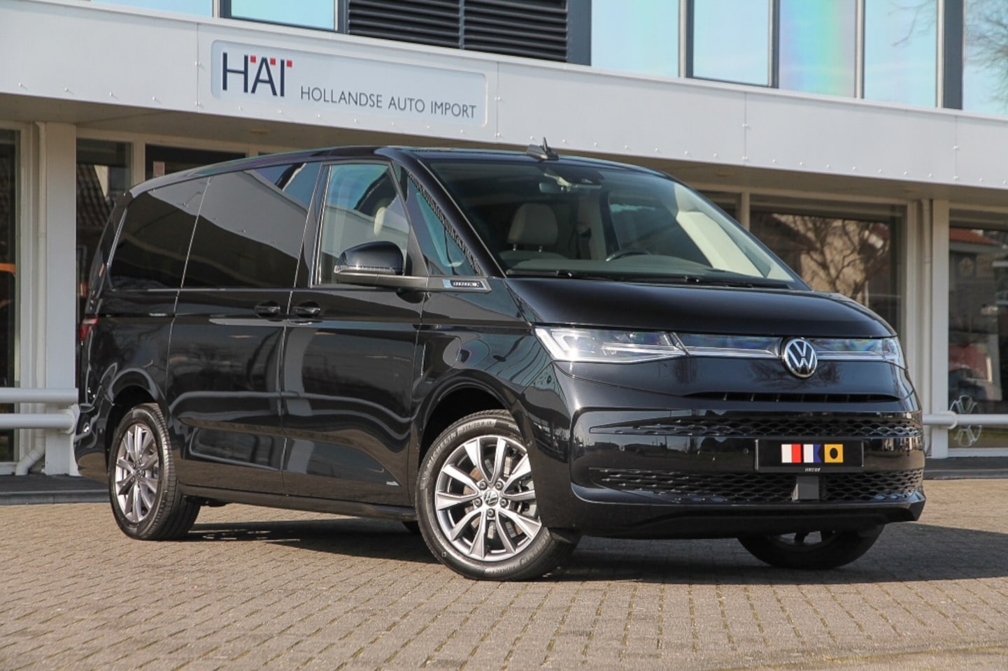 Volkswagen Multivan - 1.4 eH. L1H1 ENERGETIC I PANO I 6 Persoons - AutoWereld.nl