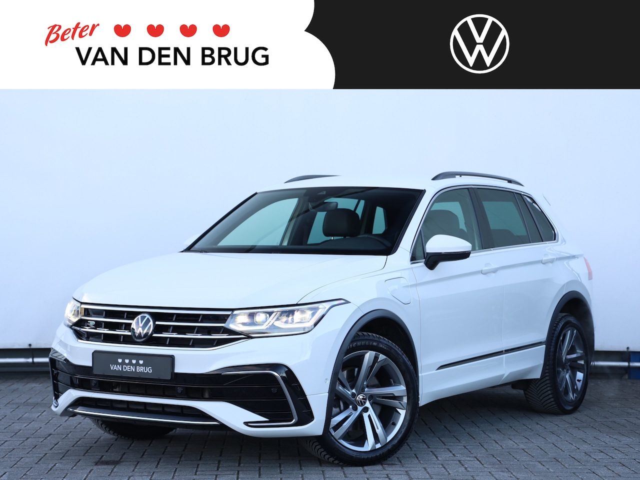 Volkswagen Tiguan - 1.4 TSI eHybrid R-Line 245pk DSG I LED Matrix I Navigatie I Keyless I Stoelverwarming  I C - AutoWereld.nl