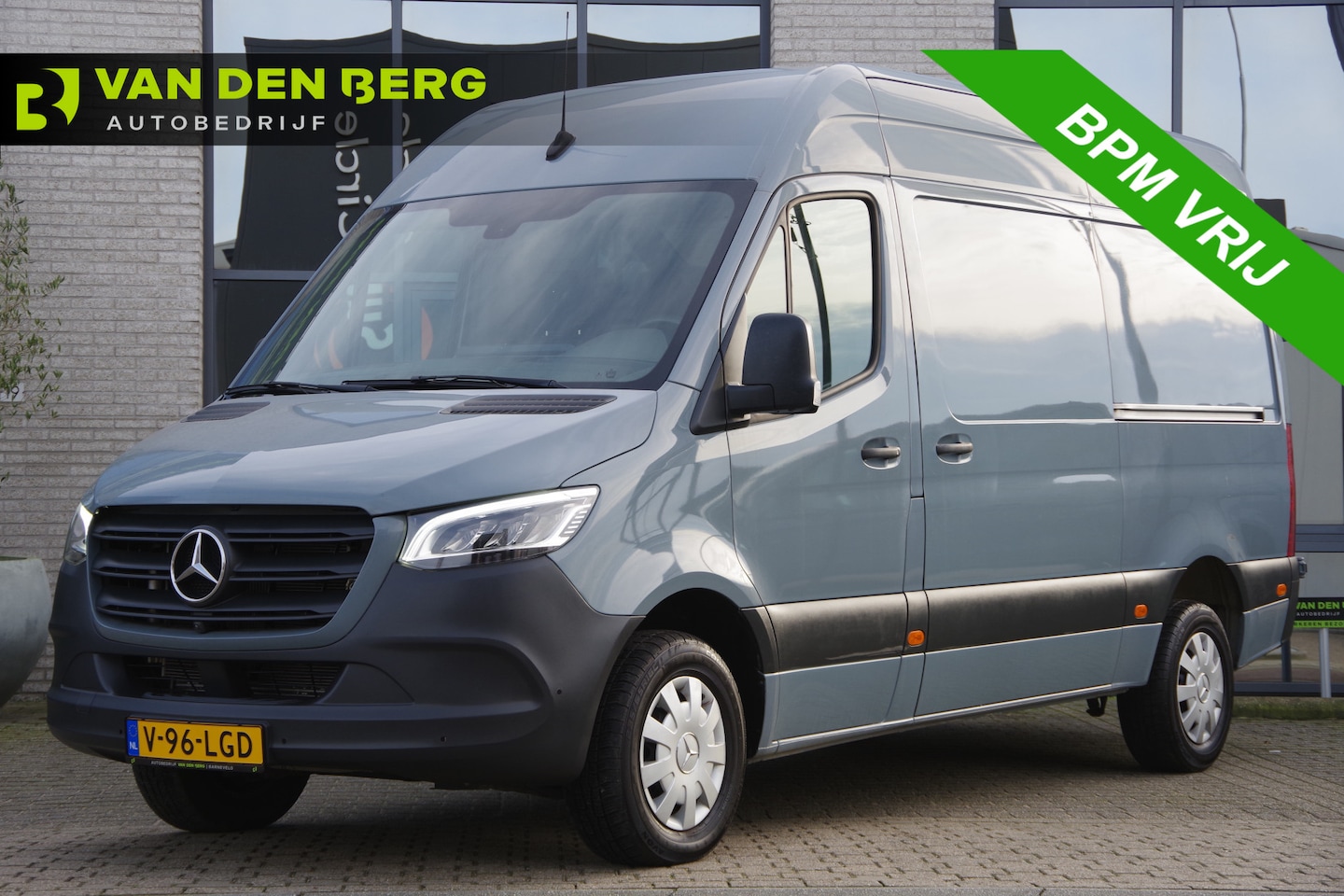 Mercedes-Benz Sprinter - 319 3.0 CDI V6 L2H2 AUT. LED, LEDER, 2X SCHUIFDEUR, 3.5T TREKHAAK, 360 CAMERA, NAVI, CRUIS - AutoWereld.nl