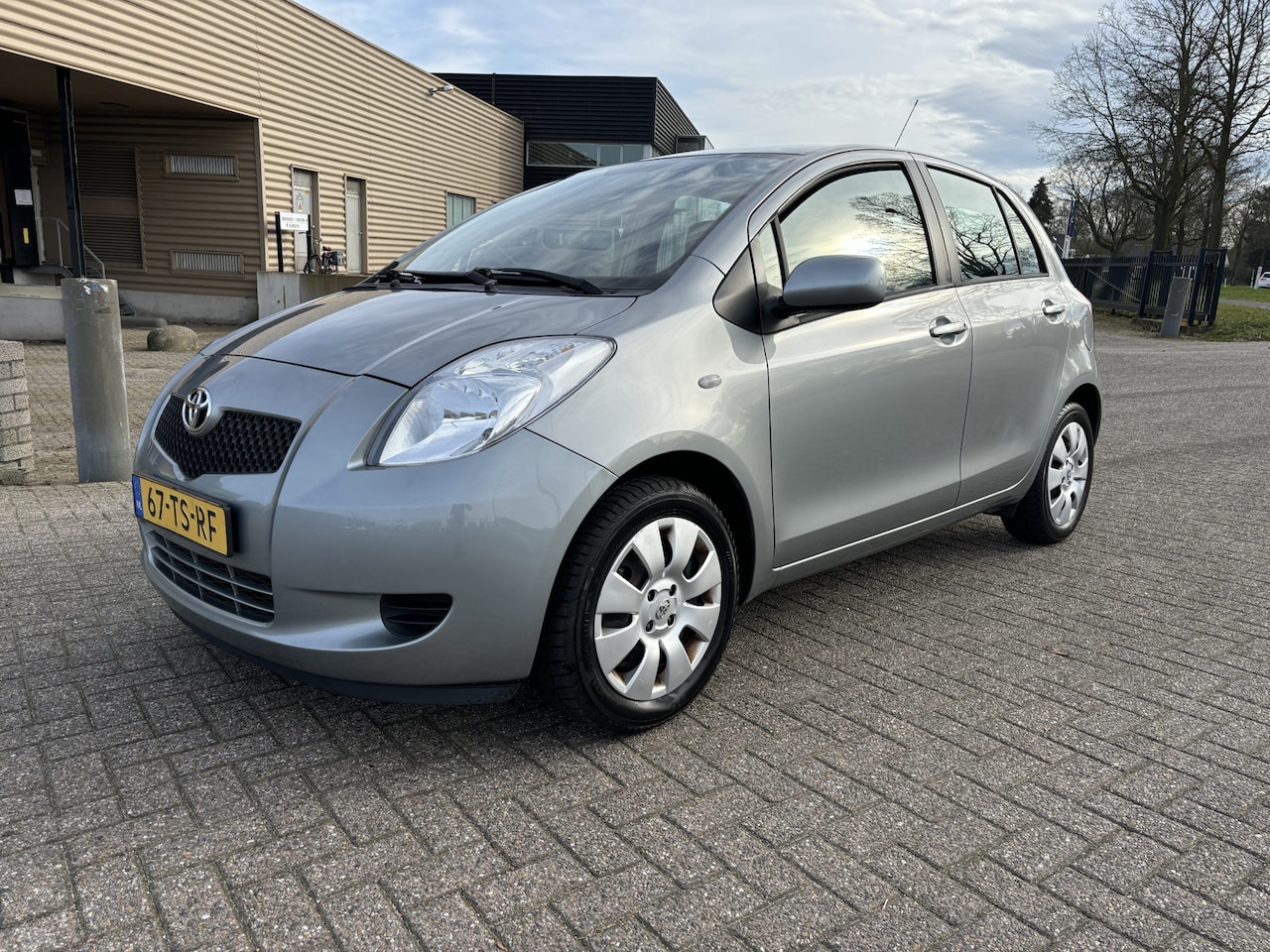 Toyota Yaris - 1.3 VVTi Sol 5 deurs [ airco,audio ] - AutoWereld.nl