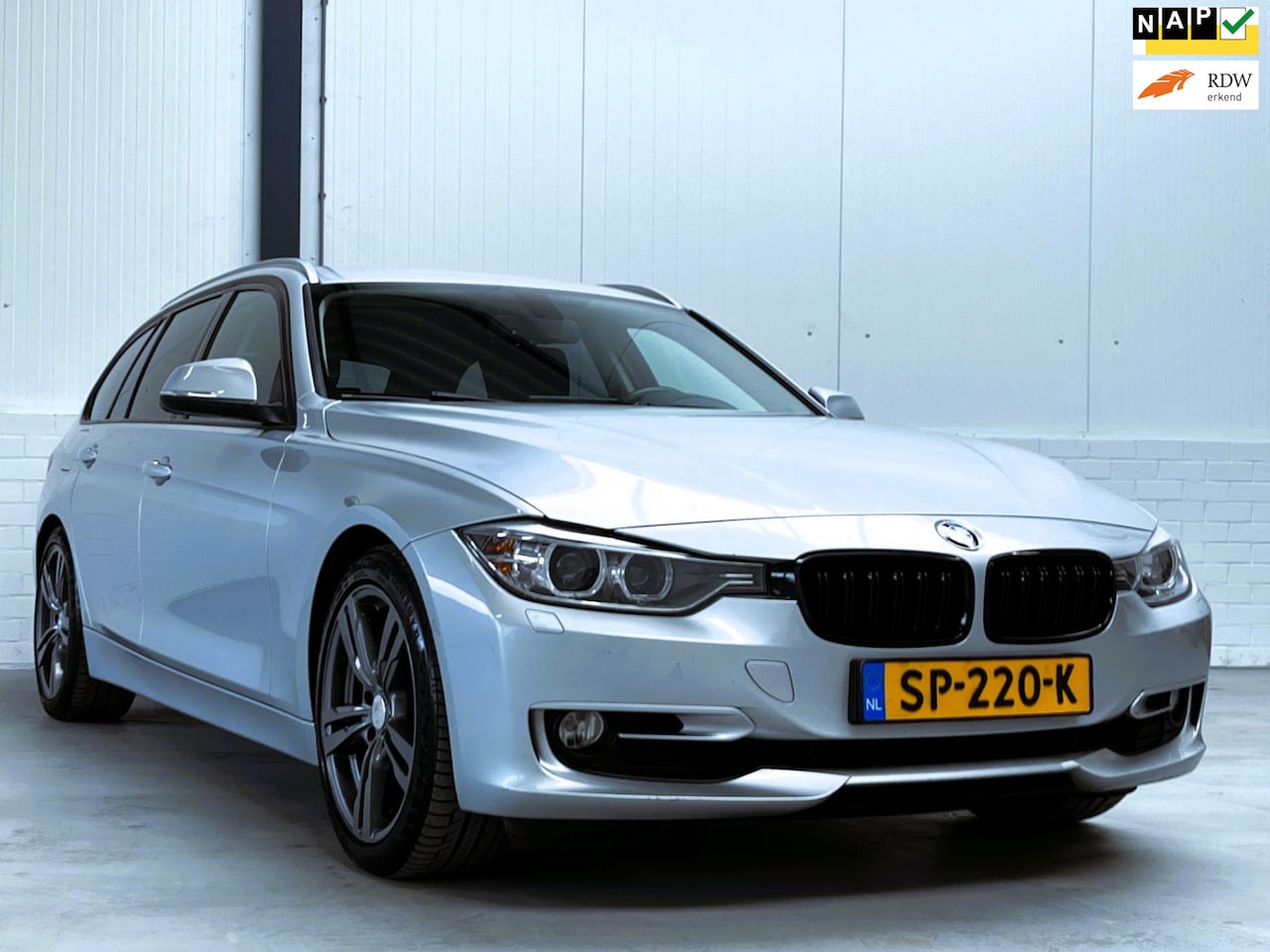 BMW 3-serie Touring - 330d High Executive Compleet Onderhoud|Carplay - AutoWereld.nl