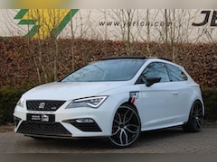 Seat Leon SC - 2.0 TSI CUPRA 300 | Panoramadak | Camera | Stoelverwarming | Sfeerverlichting | Adaptive c