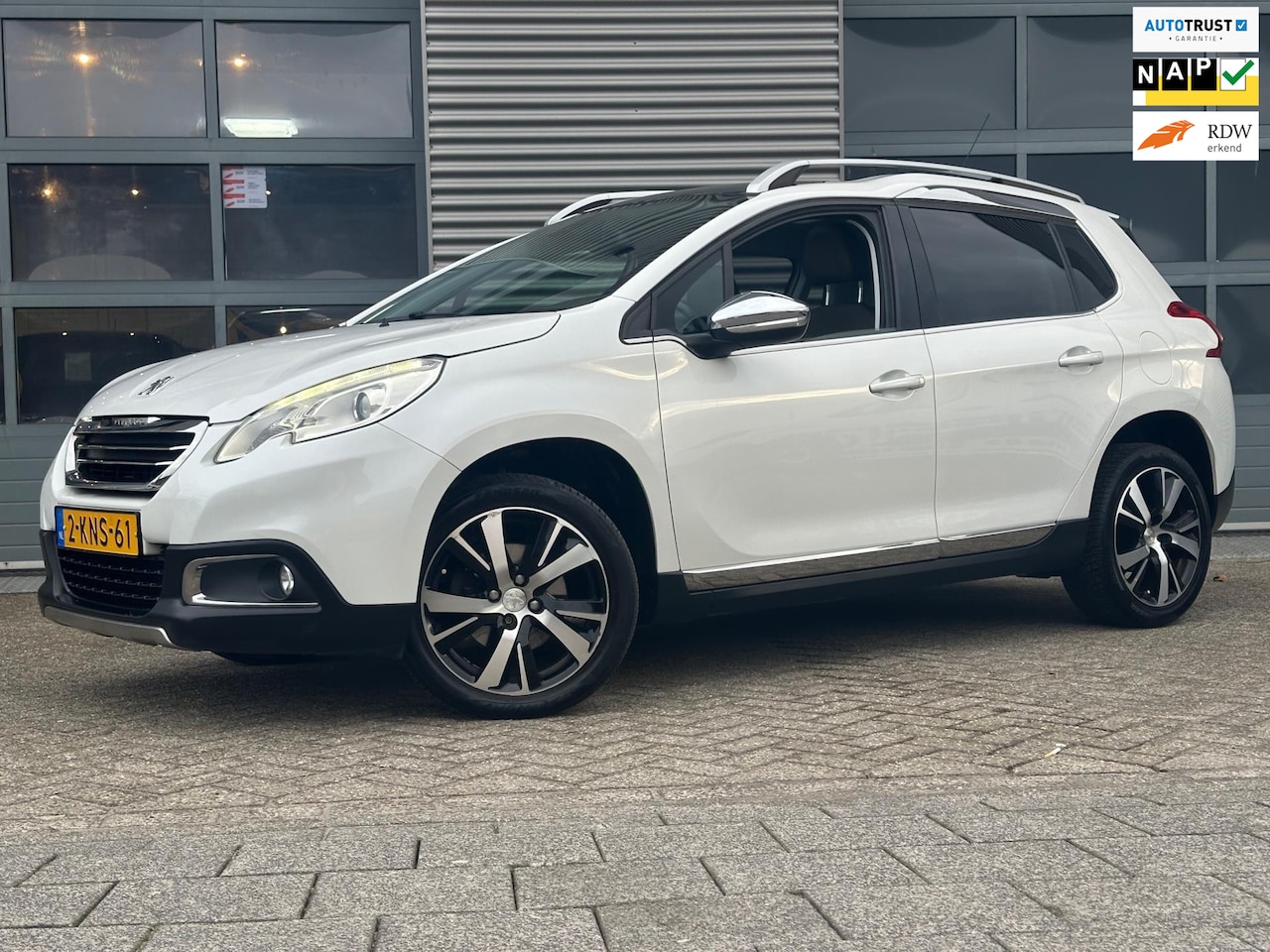 Peugeot 2008 - 1.6 VTi Féline | CRUISECR | PANO | Navi | PDC - AutoWereld.nl