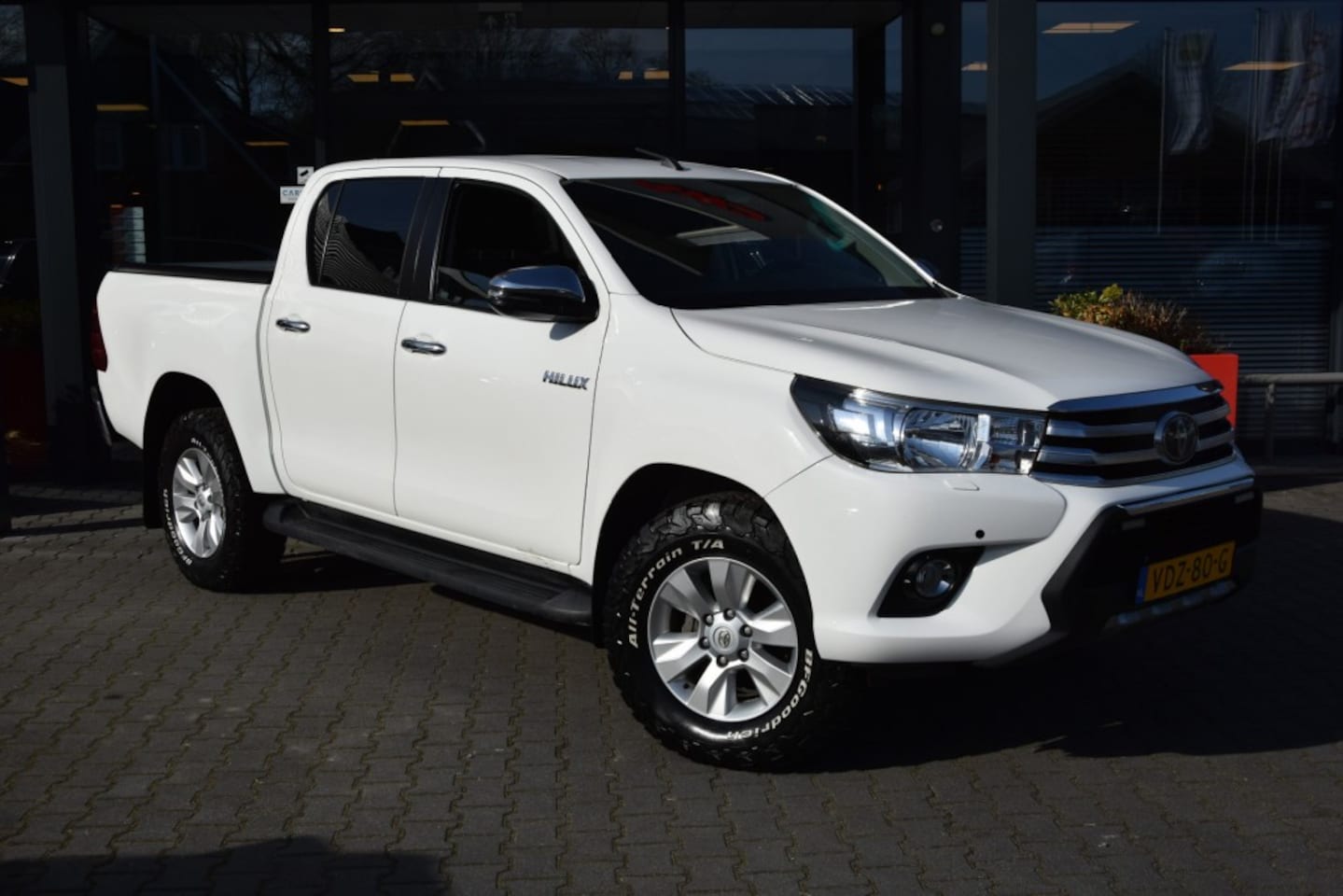 Toyota HiLux - 2.4 D-4D DUBBEL CABIN PROFESSIONAL 2 SITZ 4WD VAN - AutoWereld.nl