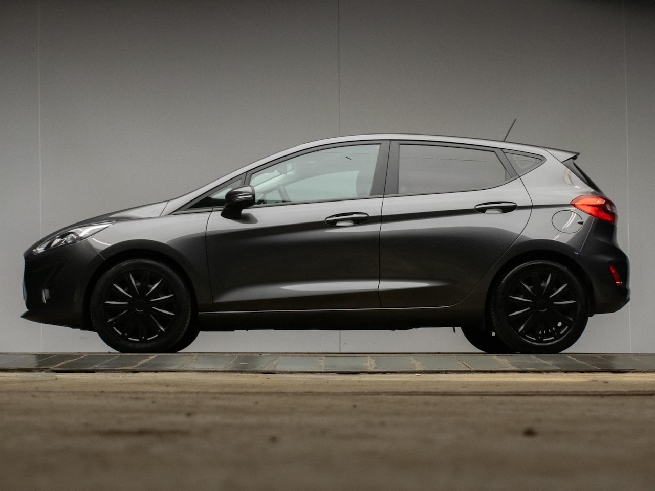 Ford Fiesta - 1.1 Trend Sport (APPLE CARPLAY,NAVI,LED,CRUISE,PDC,LANE ASSIST,SPORTSTOELEN,NIEUWE APK,NET - AutoWereld.nl