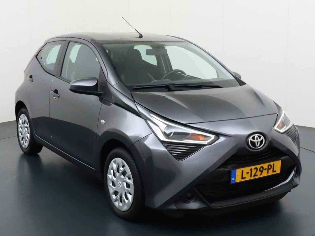 Toyota Aygo - X-PLAY,A CAMERA.CARPLAY NAVIGATIE,AIRCO ,NED AUTO - AutoWereld.nl