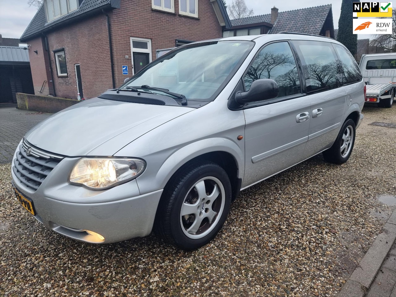 Chrysler Voyager - 3.3i V6 AUT|6PERS|NWE APK|LEDER|CAMERA ETC - AutoWereld.nl