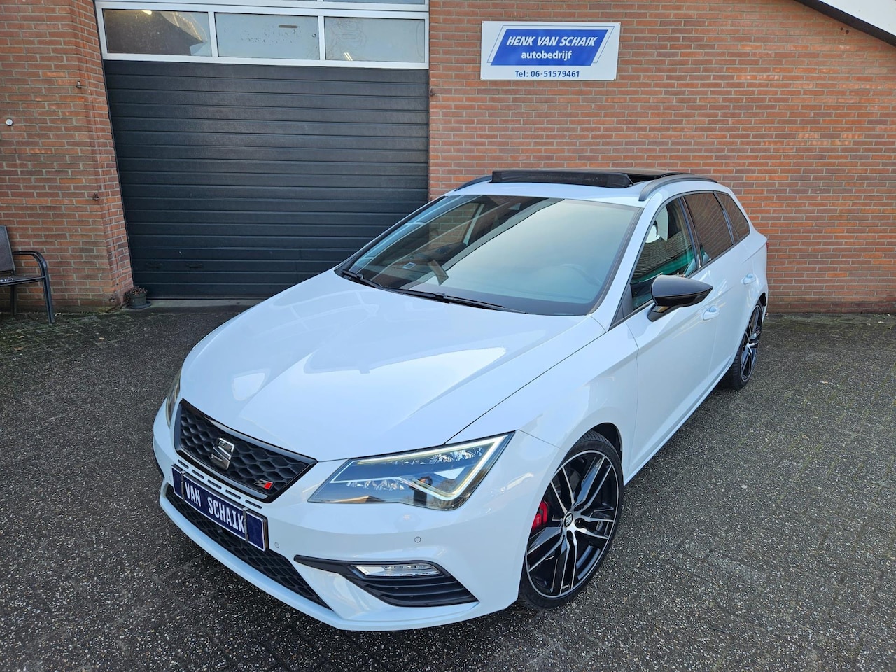 Seat Leon ST - 2.0 TSI CUPRA 300 - Pano, Lane, ACC - AutoWereld.nl