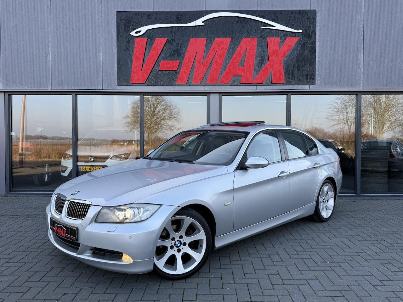 BMW 3-serie - 325i Dynamic Exec AUT Dak Xenon Leder NaviProf Stoelvw - AutoWereld.nl