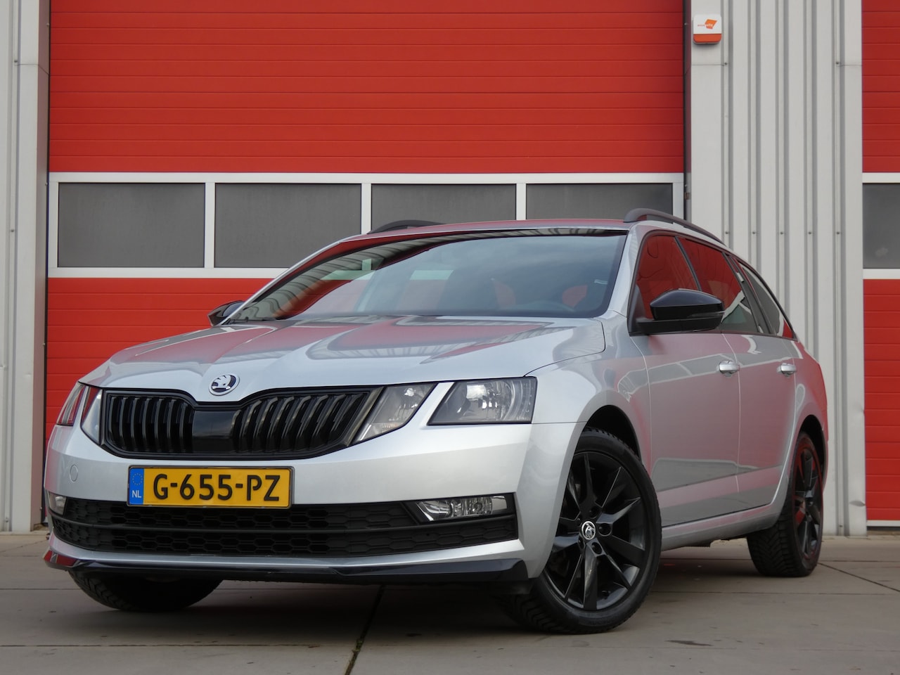 Skoda Octavia Combi - 1.0 TSI Greentech Sport Business/ lage km/ trekhaak! - AutoWereld.nl