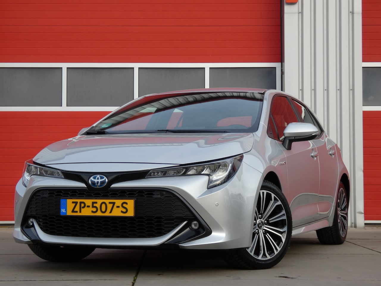 Toyota Corolla - 1.8 Hybrid First Edition/ lage km/ zeer mooi! - AutoWereld.nl