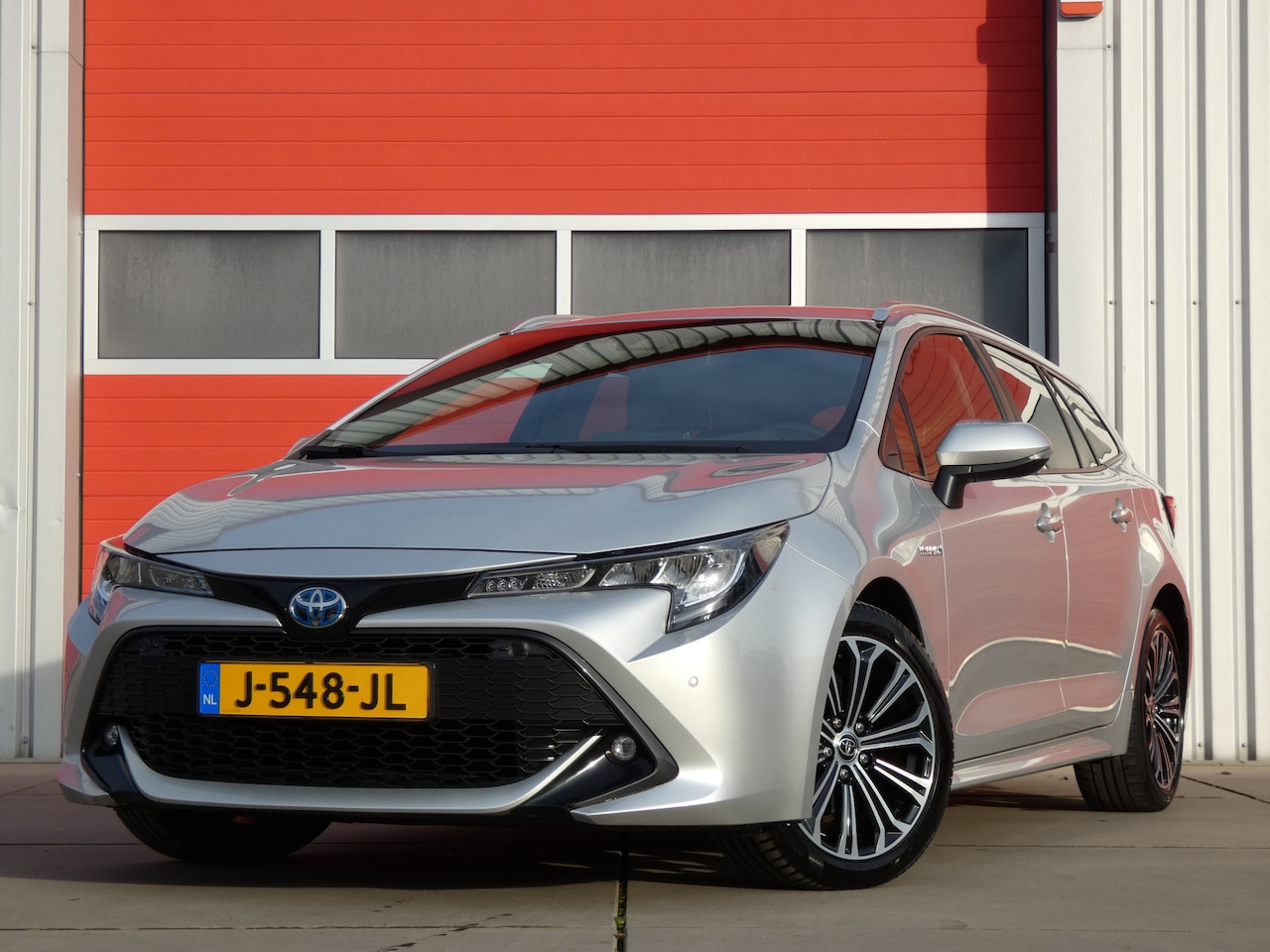 Toyota Corolla Touring Sports - 1.8 Hybrid Business Plus/ lage km/ zeer mooi! - AutoWereld.nl