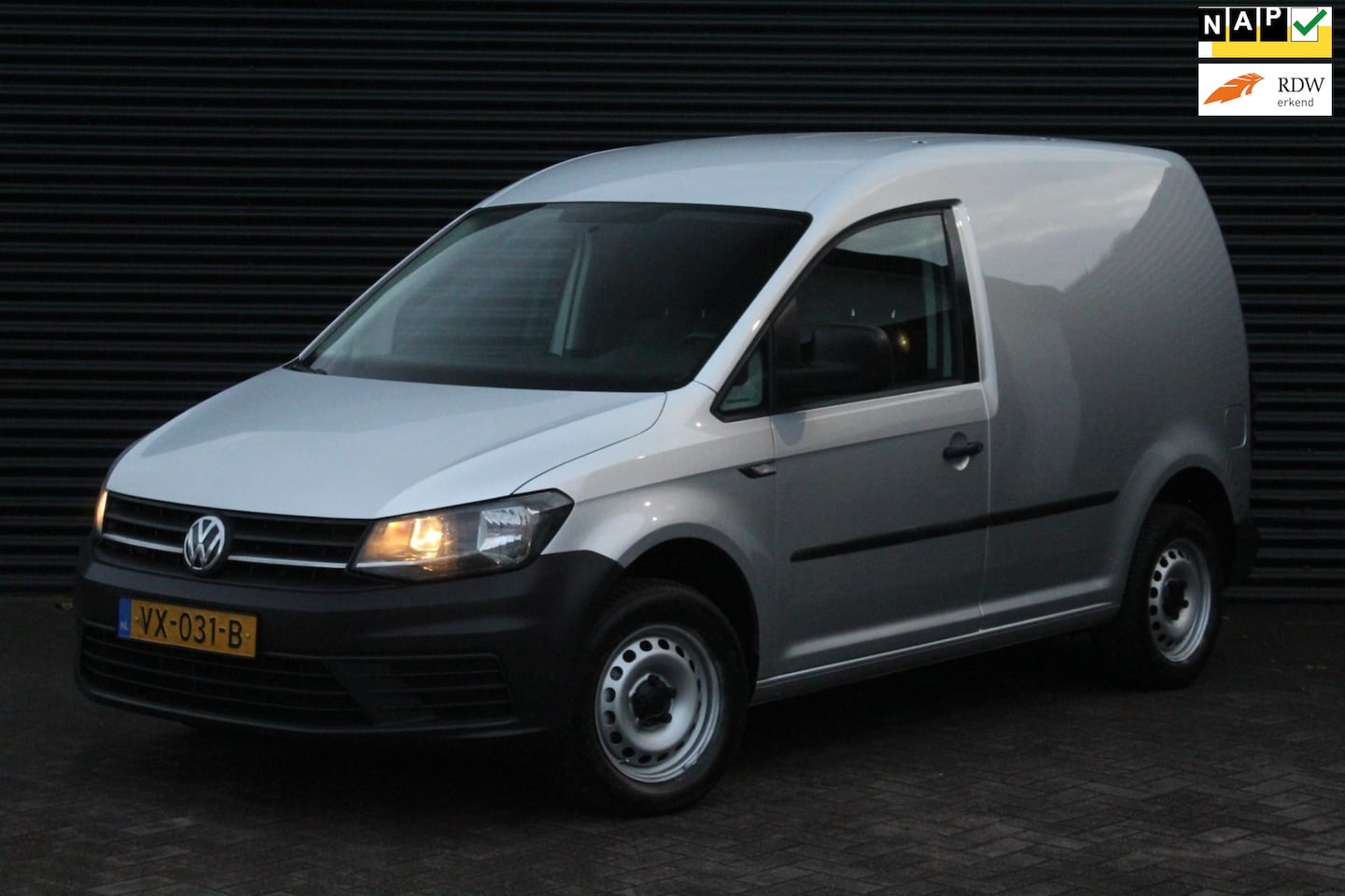 Volkswagen Caddy - 2.0 TDI L1H1 Euro 6 | Trekhaak | Airco | Schuifdeur | Deuren | - AutoWereld.nl