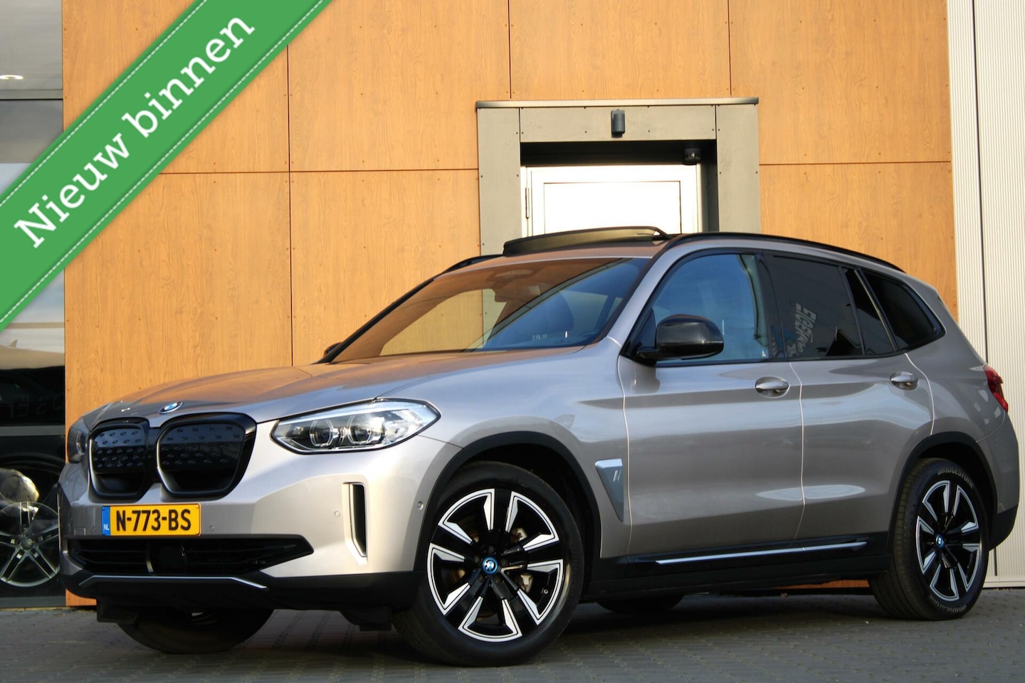 BMW iX3 - Executive 80 kWh | Pano | Leder | ACC | Camera - AutoWereld.nl