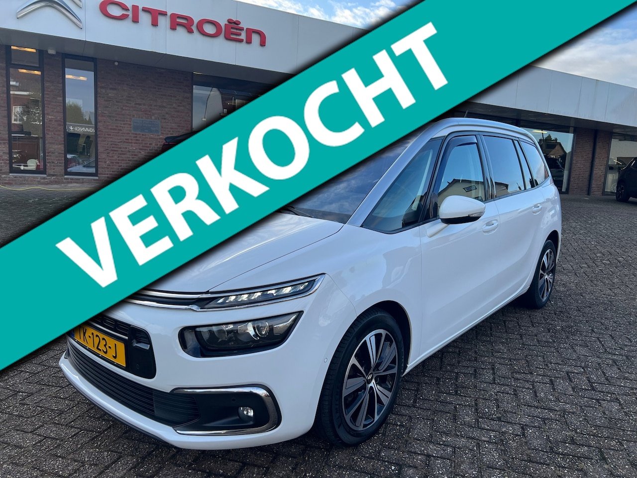 Citroën Grand C4 Picasso - 1.2 PureTech Shine Navi-Camera-Panoramadak-Keyless-Trekhaak-7 pers. - AutoWereld.nl