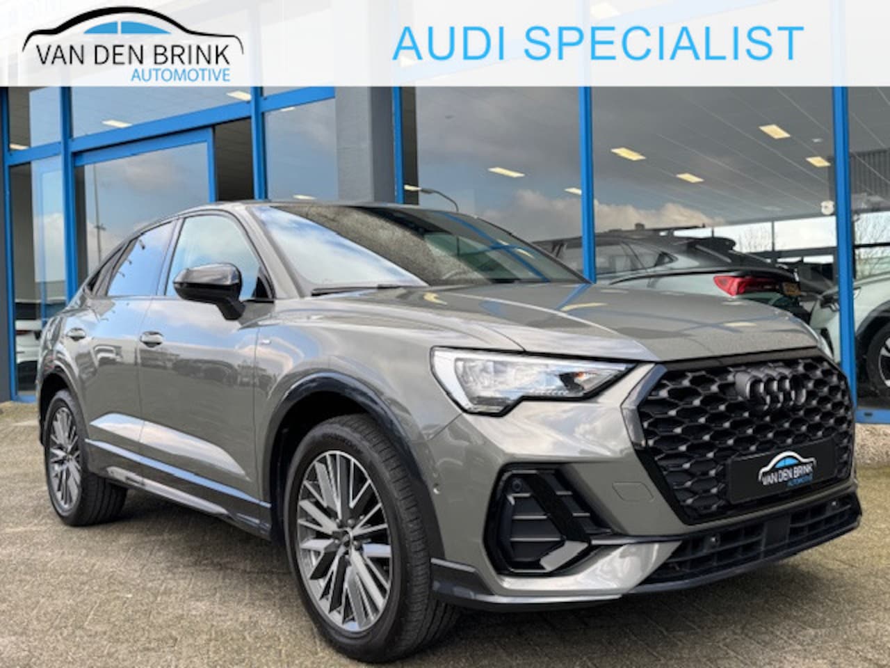 Audi Q3 Sportback - 35 TFSI S-line Black Edition - AutoWereld.nl