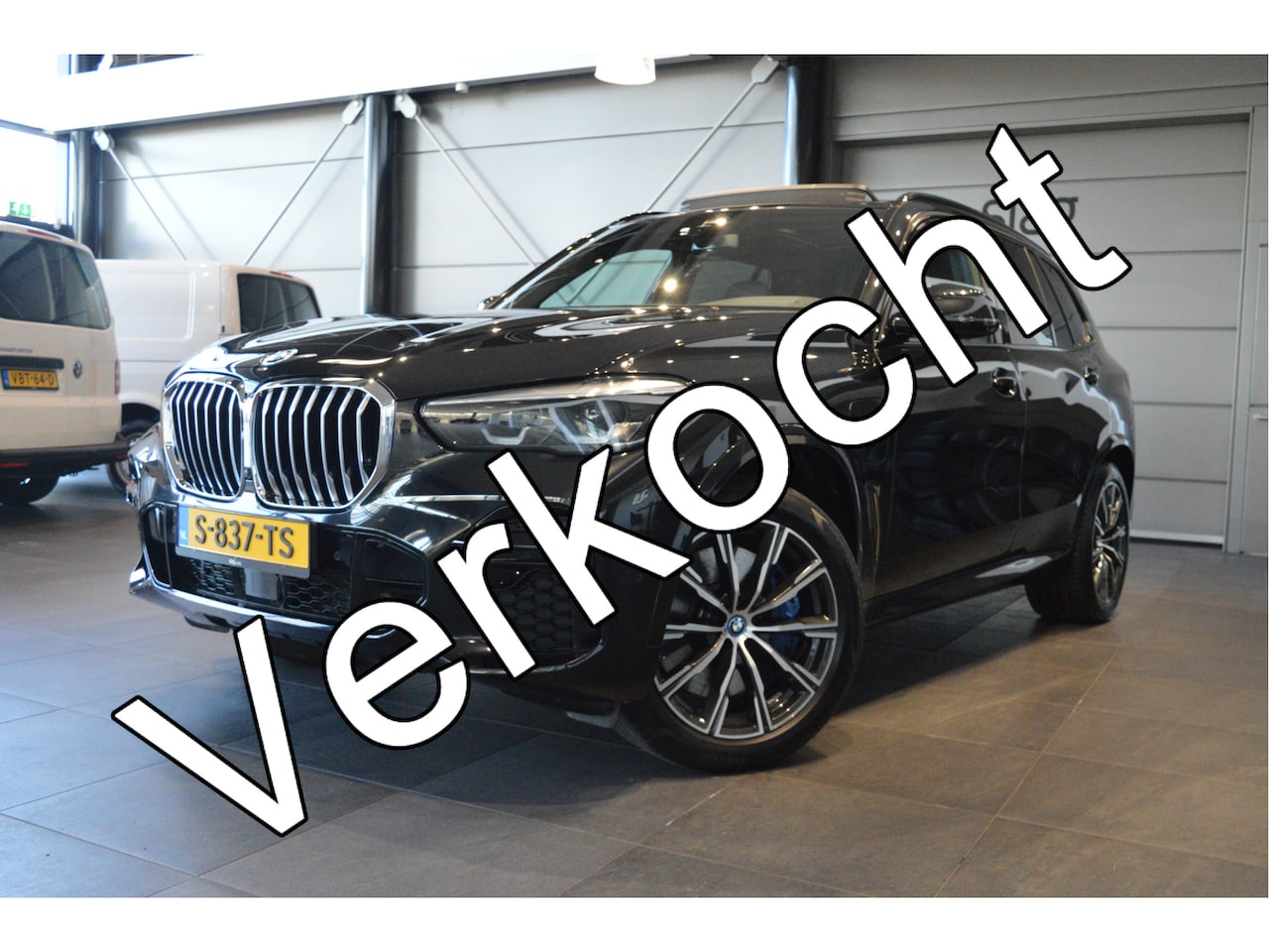 BMW X5 - xDrive45e M-PAKKET navi leer camera pano trekhaak 20 inch !! - AutoWereld.nl