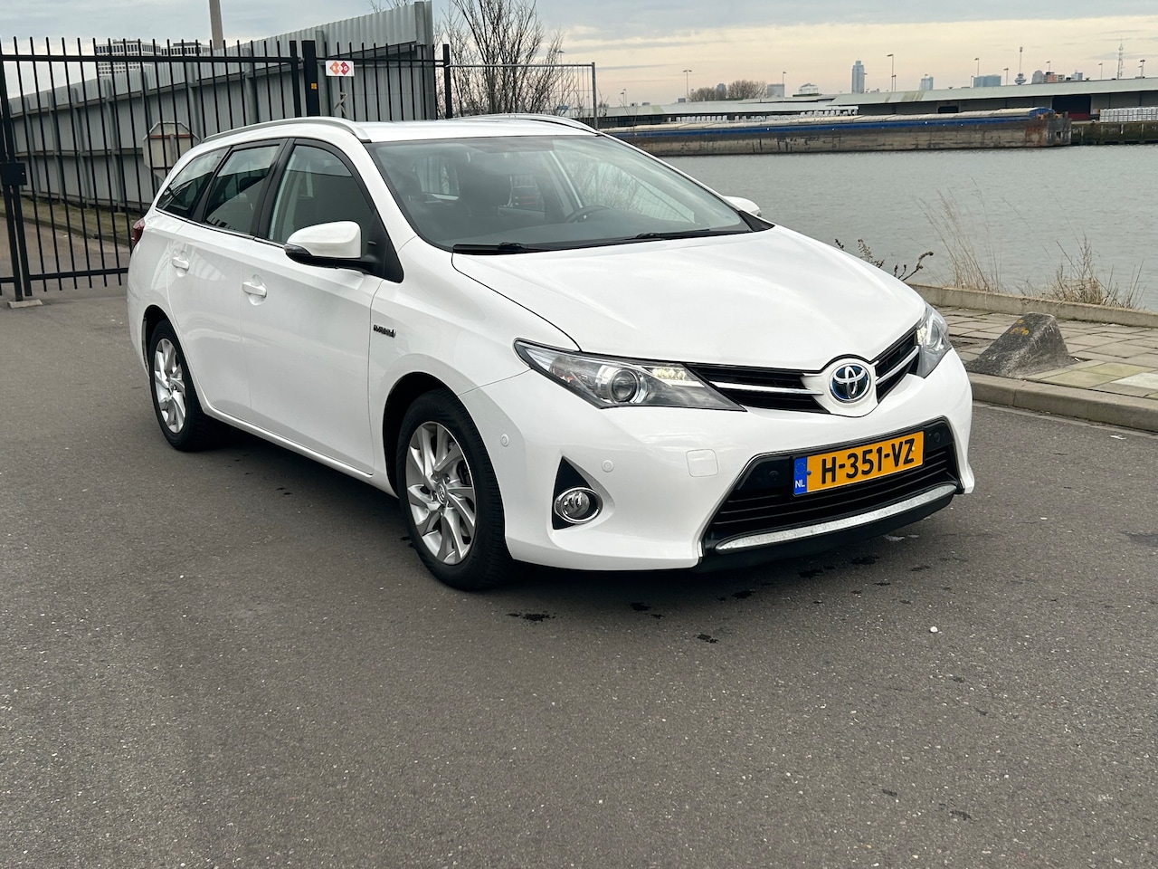 Toyota Auris Touring Sports - 1.8 Hybrid Executive AUT CAMERA LED NAVI PDC - AutoWereld.nl