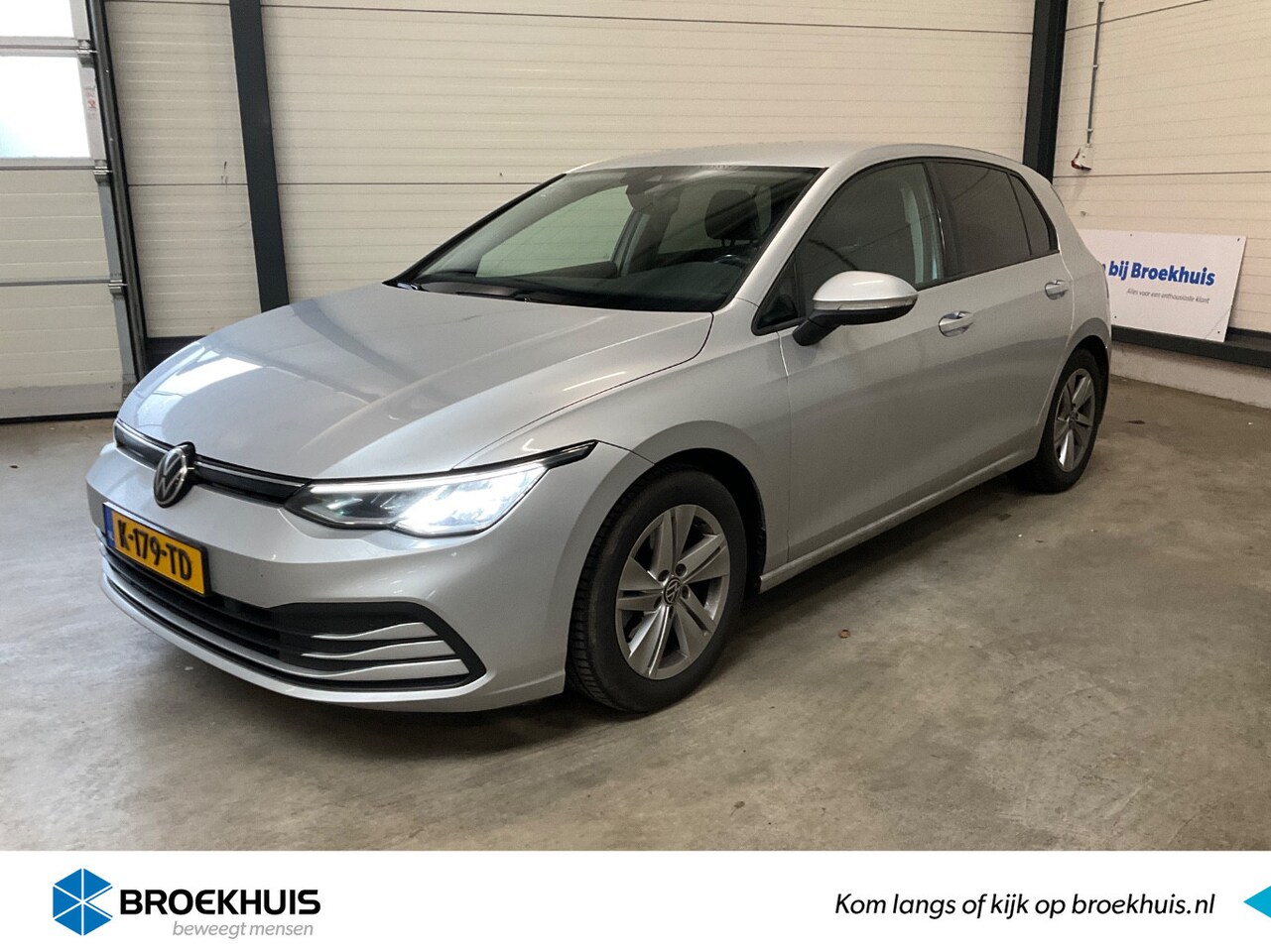 Volkswagen Golf - 1.0 TSI Life 111pk | Adaptief cruise control | Privacy glass | Navigatie via app | Parkeer - AutoWereld.nl